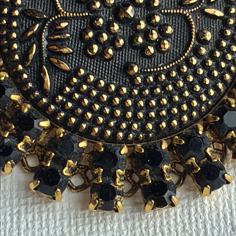 Stunning Vintage Black and Gold Tone Brooch - Elegant, Crystals